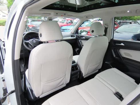 Used 2021 Volkswagen Tiguan SEL w/ 3rd Row Seat Package AWD/4WD image 16