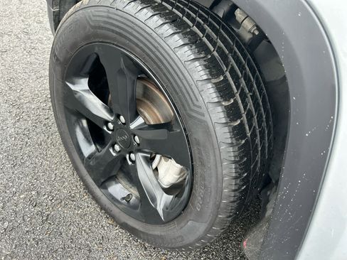 Used 2023 Jeep Grand Cherokee Limited w/ Black Appearance Package image 16