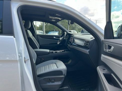 New 2026 Volkswagen Atlas Cross Sport SEL R-Line image 32