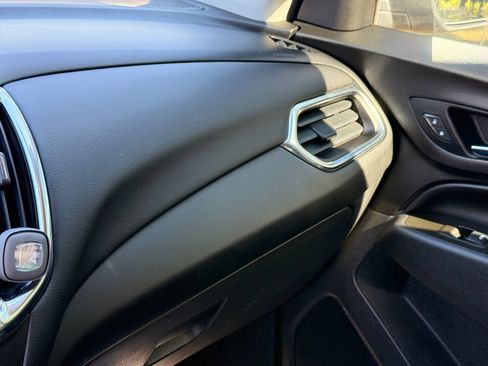 Used 2021 Chevrolet Equinox LT FWD image 20