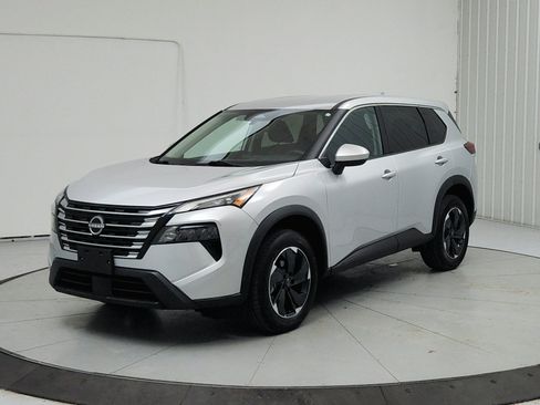 Used 2024 Nissan Rogue SV AWD/4WD image 3