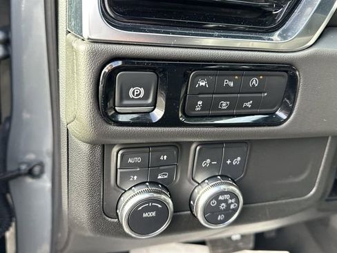 Used 2025 GMC Yukon Denali AWD/4WD image 18