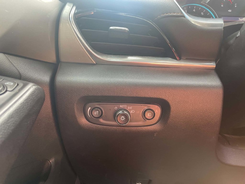 Used 2021 Chevrolet Traverse LT FWD image 13