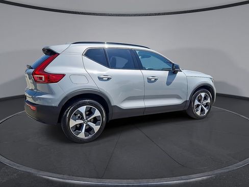 Certified 2026 Volvo XC40 B5 Plus AWD/4WD image 7