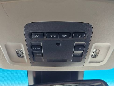Used 2018 Toyota Camry SE w/ Moonroof Package FWD image 19