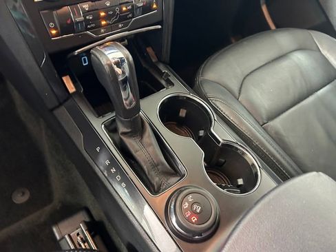 Used 2017 Ford Explorer XLT w/ Equipment Group 202A AWD/4WD image 20
