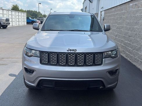 Used 2021 Jeep Grand Cherokee Laredo X AWD/4WD image 40