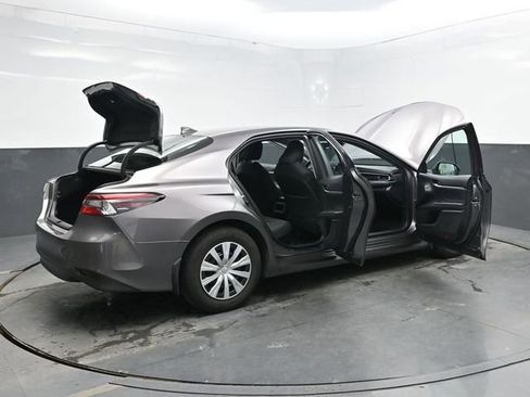 Used 2021 Toyota Camry LE image 44