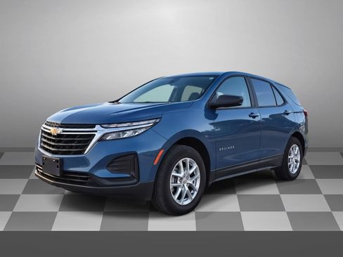 Certified 2024 Chevrolet Equinox LS w/ LS Convenience Package FWD image 3