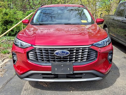 Used 2023 Ford Escape Platinum image 2