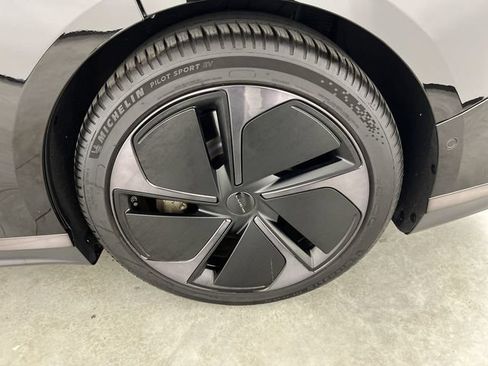 Used 2024 Lucid Air Touring AWD/4WD image 32