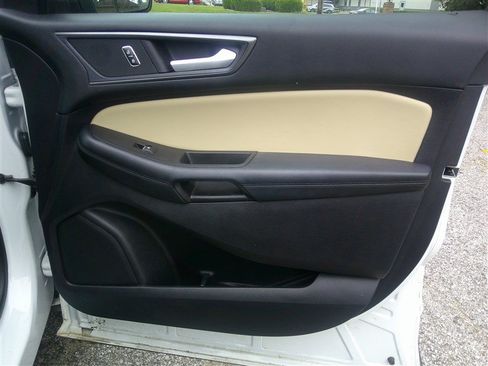 Used 2020 Ford Edge SE FWD image 20