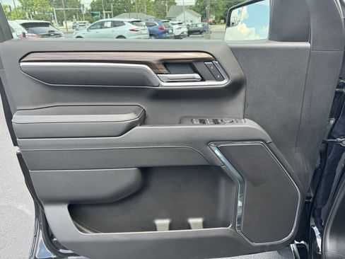 Used 2024 Chevrolet Silverado 1500 RST image 2