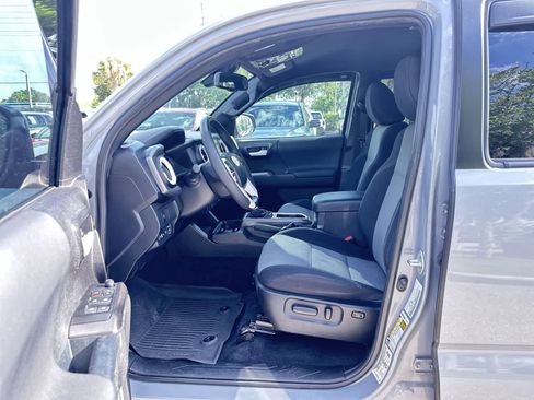 Used 2021 Toyota Tacoma 4x4 Double Cab image 2