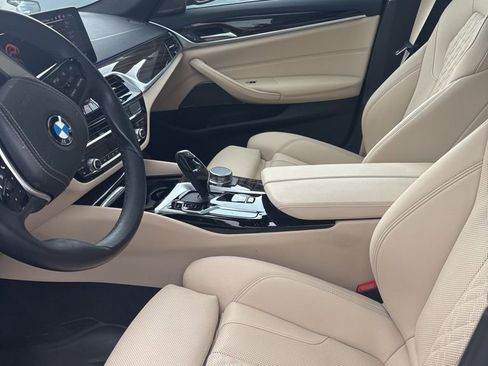 Used 2023 BMW 530i w/ Premium Package image 4
