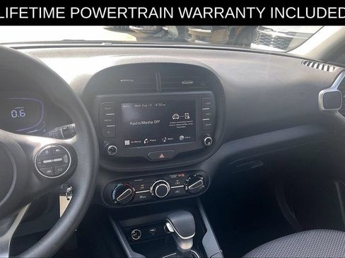 Used 2025 Kia Soul LX w/ LX Technology Package FWD image 8