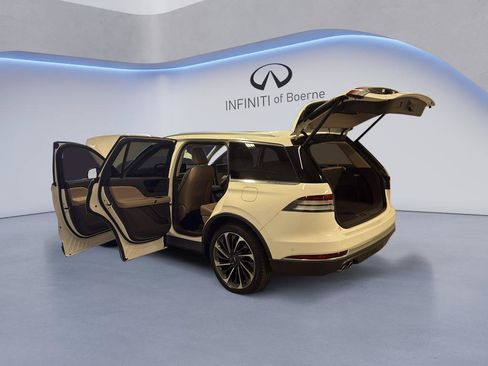 Used 2021 Lincoln Aviator Reserve w/ Equipment Group 201A AWD/4WD image 12