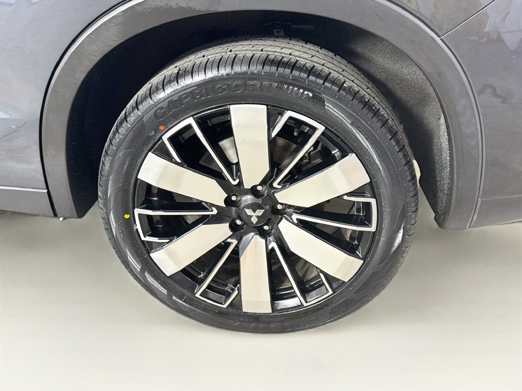 Used 2025 Mitsubishi Outlander SE FWD image 34