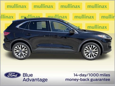 Used 2020 Ford Escape Titanium image 2