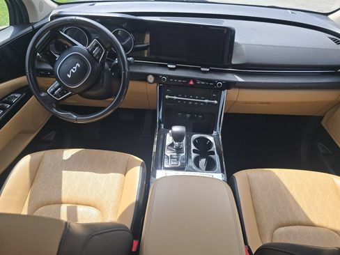 Used 2024 Kia Carnival EX FWD image 19