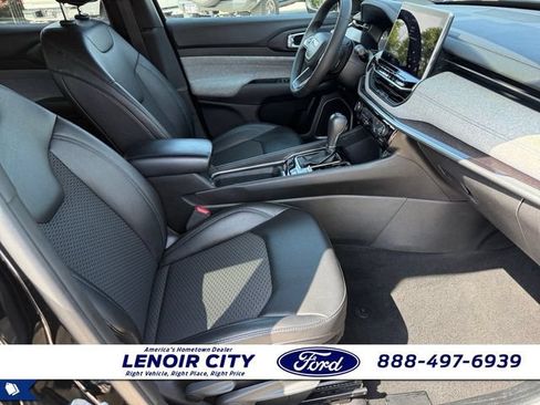 Used 2024 Jeep Compass Latitude AWD/4WD image 13