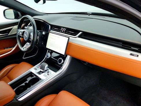 Used 2022 Jaguar XF R-Dynamic SE image 25
