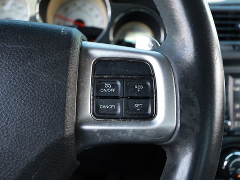Used 2014 Dodge Challenger SXT RWD image 13