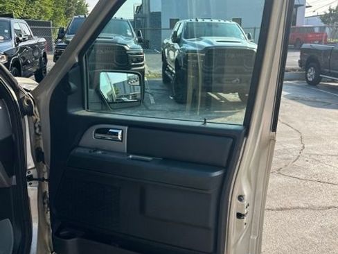 Used 2017 Ford Expedition XLT w/ Equipment Group 201A AWD/4WD image 20