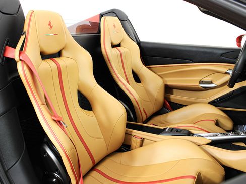 Certified 2022 Ferrari F8 Tributo RWD image 36