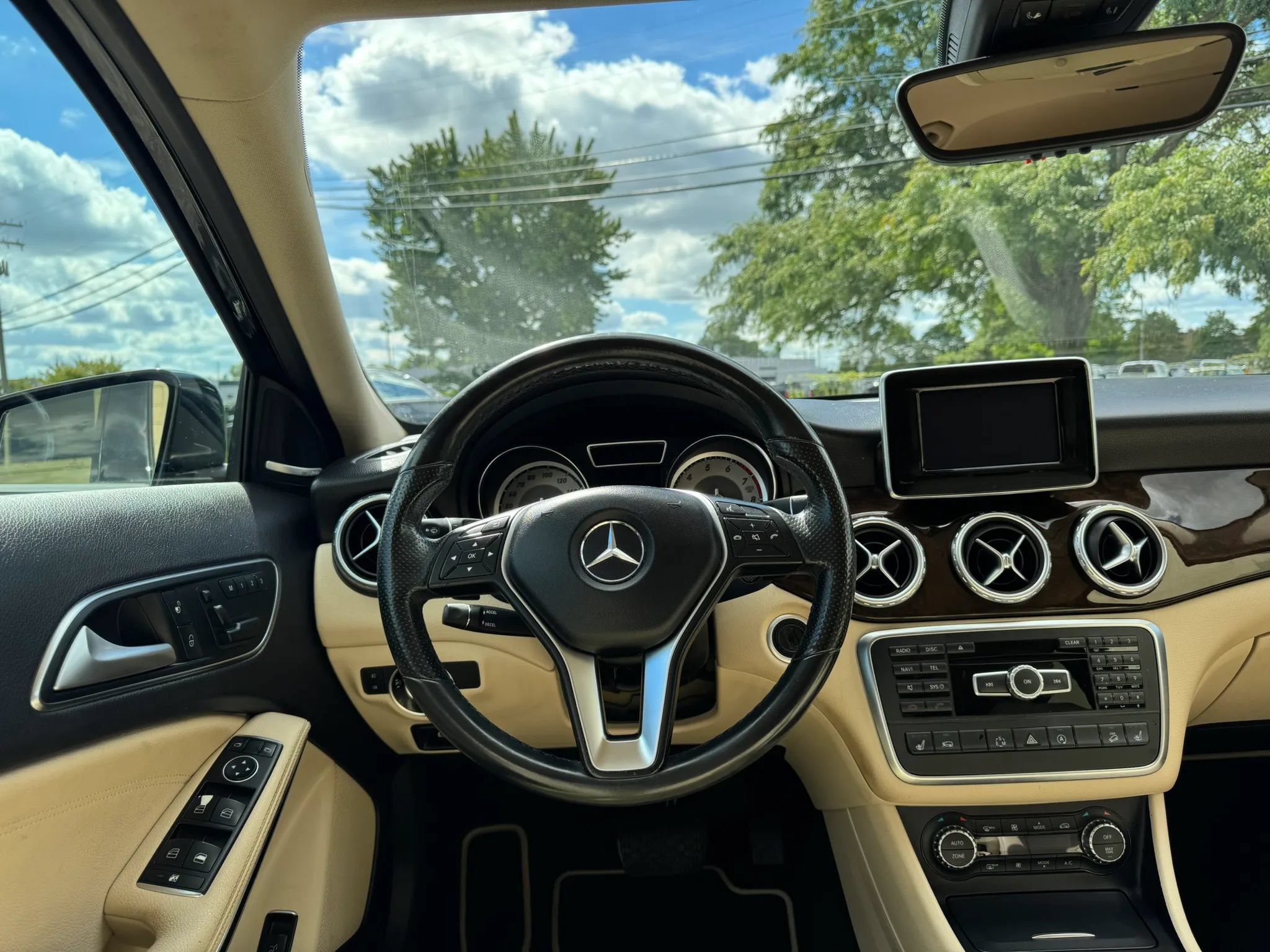 Used 2015 Mercedes-Benz GLA 250 4MATIC image 16