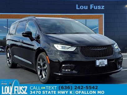 New 2026 Chrysler Pacifica Limited
