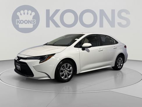 Used 2024 Toyota Corolla LE FWD image 1