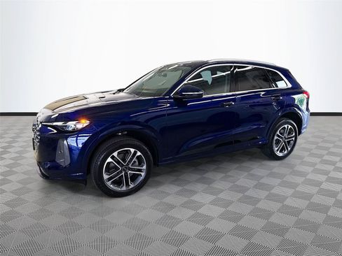 Certified 2025 Audi Q5 Premium w/ Convenience Package AWD/4WD image 3