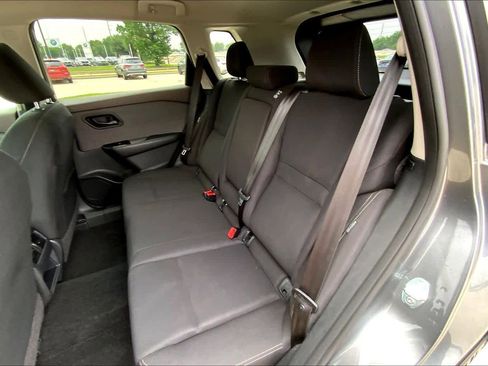 Used 2023 Nissan Rogue S FWD image 19
