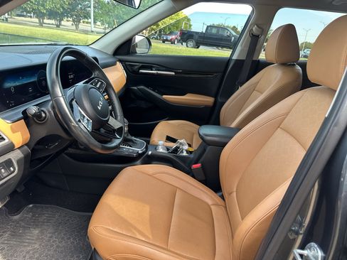 Used 2024 Kia Seltos EX AWD/4WD image 19