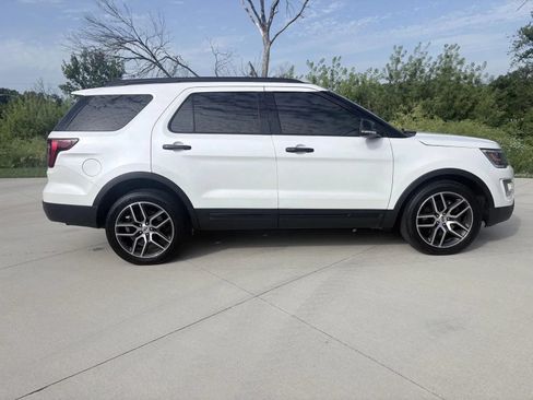 Used 2017 Ford Explorer Sport AWD/4WD image 4