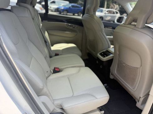 Used 2018 Volvo XC90 T5 Momentum w/ Convenience Package FWD image 11