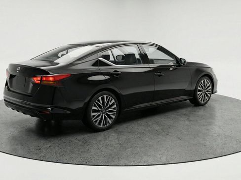 Used 2025 Nissan Altima 2.5 SV FWD image 9