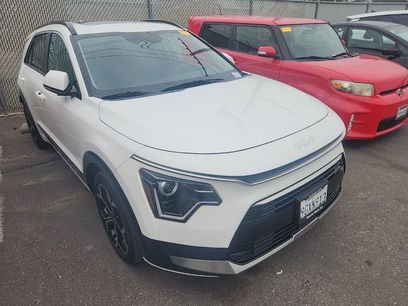 Used 2023 Kia Niro EX Touring