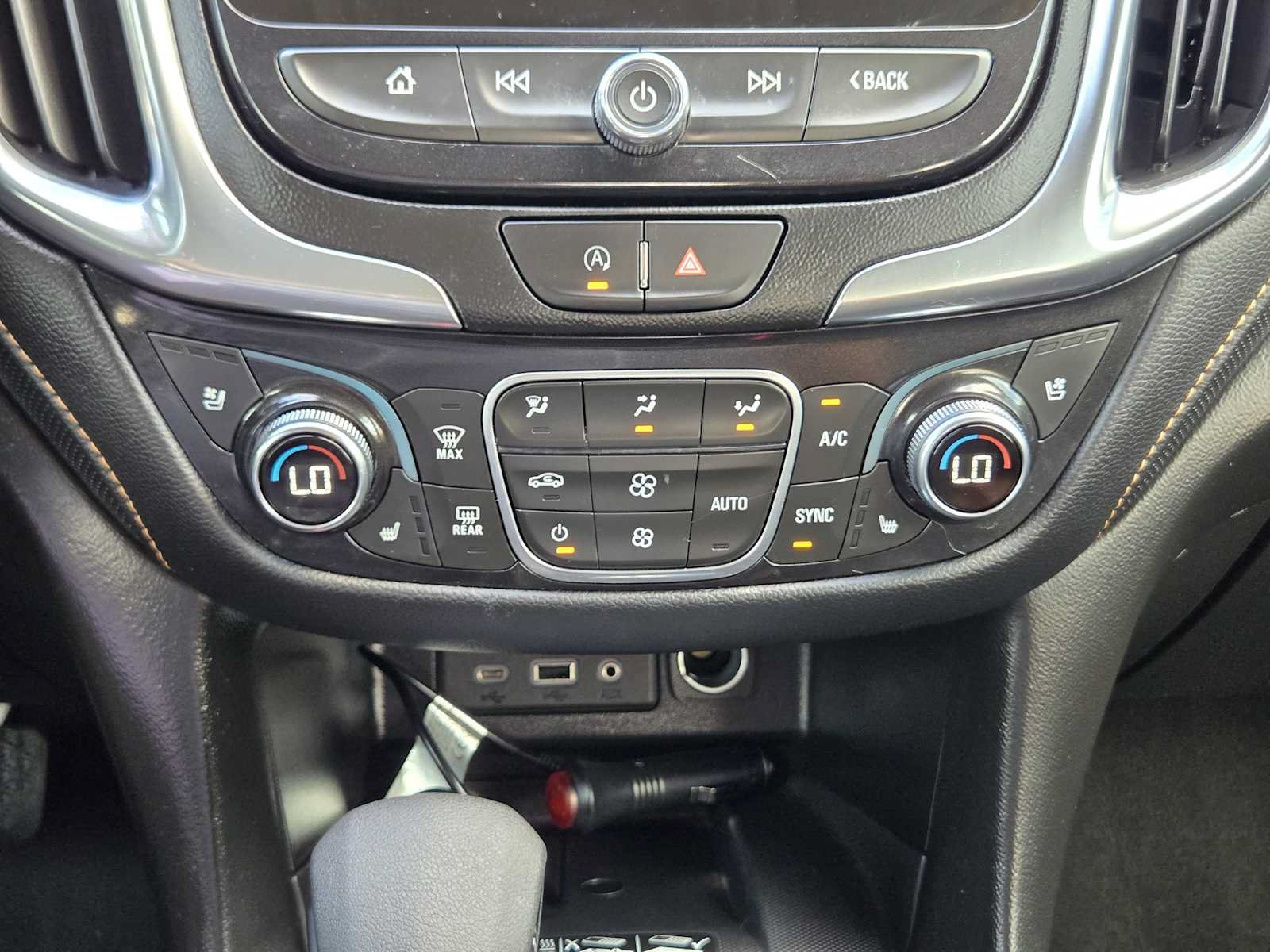 Used 2022 Chevrolet Equinox Premier FWD image 19