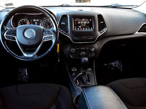 Used 2020 Jeep Cherokee Latitude w/ Cold Weather Group image 15