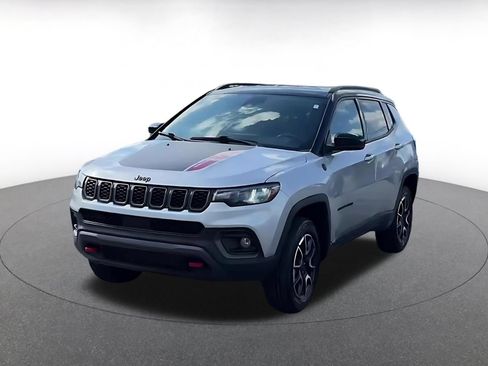 Used 2025 Jeep Compass Trailhawk AWD/4WD image 4