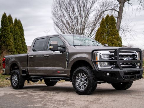 Used 2023 Ford F350 Lariat w/ FX4 Off-Road Package image 3