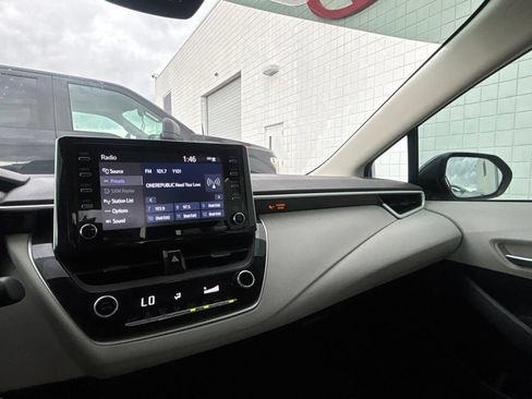 Used 2021 Toyota Corolla LE FWD image 15