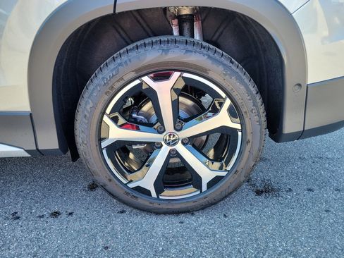 New 2025 Volkswagen Tiguan SE image 23