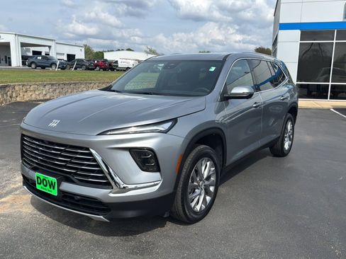 Used 2025 Buick Enclave Preferred image 7