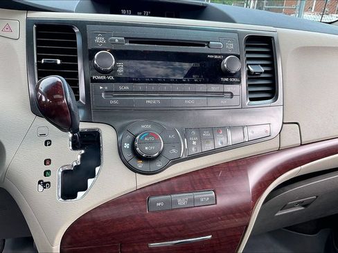 Used 2014 Toyota Sienna XLE FWD image 36