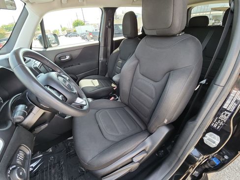 Certified 2018 Jeep Renegade Latitude AWD/4WD image 13