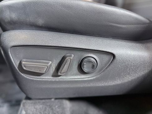 Used 2022 Toyota Highlander XLE AWD/4WD image 18