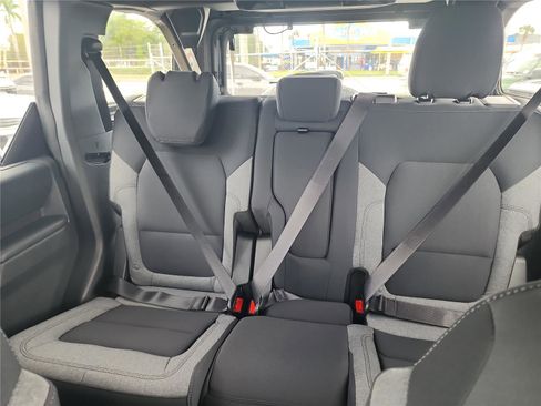 New 2025 Ford Bronco 4-Door image 14